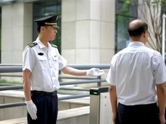 迎高溫，戰酷暑！ ——致敬高溫下執著(zhù)堅守的銀杏人